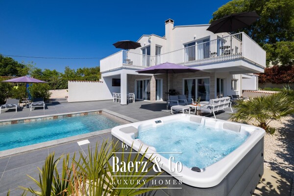photo 12 Istria, Višnjan - Luxury 260 m² Villa with a Heated Pool and 4 En-Suite Bedrooms